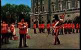 * London - Londen - Londres * Changing The Guards Ceremony At Buckingham Palace, Paleis, Palais, Soldat, Ceremonie - Buckingham Palace