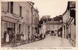 37 VOUVRAY Rue De La République Et Gendarmerie, Animée, Commerces, Ed Coulombeau 26, 193? - Vouvray