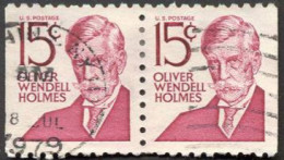 Pays : 174,1 (Etats-Unis)   Yvert Et Tellier N° :   821 B (o) En Paire / Michel US 944 IIy Dl/dr (2 Types) - Used Stamps