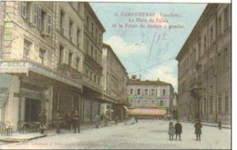 CARPENTRAS   La Place Du Palais Et Le Palais De Justice à Gauche (6) - Carpentras