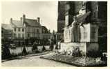 D. 61. SEES- LE SQUARE DE LA CATHEDRALE ET LE MONUMENT AUX MORTS ( SCULPT, S.L. MEROT,) - Sees