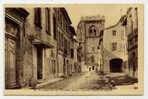 H37 - VILLENEUVE-lès-AVIGNON - Rue De L'Hôpital Et L'église - Villeneuve-lès-Avignon