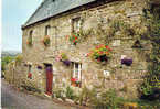 B 571 Locronan Maison Typique Bretonne Dans La Rue Moal - Châteaulin