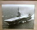 PORTE AVION AMERICAIN US NAVY RANDOLPH CV-15 PHOTO  DEDICACE PAR UN OFFICIER DE LA MARINE AMERICAINE A DETERMINER 1957 - Objetos