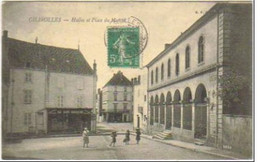 CHAROLLES  Halles Et Place Du Marché - Charolles