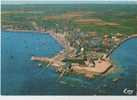 Barfleur (Manche) - Vue Aérienne - Au Premier Plan, L'abri Du Canot De Sauvetage - Barfleur