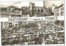 PARTHENAY   La Place Du Drapeau Tour Saint Jacques Le Marché - Parthenay