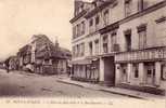 PONT-L'EVÊQUE.  L'Hôtel Du Bras D'Or Et La Rue Hamelin - Pont-l'Evèque