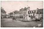 50 CARENTAN La Place De La République Et Le Monument Aux Morts - Achat Immédiat - Carentan