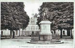 Pithiviers - La Mairie Et La Statue De Poisson - Pithiviers