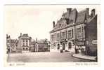 02 - CHAUNY - Lot De 2 Cartes -  Hôtel De Ville Et La Place- Architecte M. Luciant - Descriptif Au Dos - Chauny