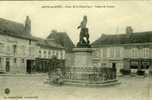 D .  10 .  ARCIS - SUR - AUBE . PLACE DE LA REPUBLIQUE STATUE DE DANTON . - Arcis Sur Aube