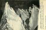 SUISSE-GLACIER SUPERIEUR DE GRINDELWALD (1800m) ON EST QUELQUE FOIS OBLIGÉ DE DESCENDRE DANS UNE CREVASSE POUR REMON - Grindelwald