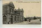 60 SAINT-JUST-EN-CHAUSSEE  * La Gare...., Vue Exterieure * Belle Carte Animée, Datée 1916 - Saint Just En Chaussee