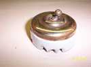 INTERRUPTEUR Fond Porcelaine Capot Laiton 1920. Trés  RARE . - Outils Anciens