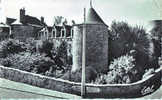 Dourdan - Le Château,les Fortifications Et Les Douves - Dourdan