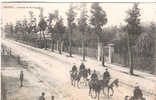 CPA - HESDIN - AVENUE DE BOULOGNE - ANIMEE - MILITAIRES A CHEVAL - Hesdin