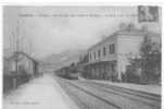 05 // EMBRUN / La Gare, Arrivée D'un Train Venant De Briancon, Au Fond Le Pic Du Clchet / Goujon édit - Embrun