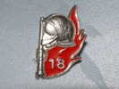 PIN´S - POMPIER LE 18 - Pompiers