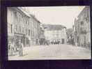 13219 Yenne Place Centrale édit.reveyron Animée Belle Carte La Poste Au 1er Mag.à Gauche , Café De La Paix - Yenne