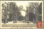 75017 CLICHE PEU COURANT PHOTOCARTE 1906 PARIS GRILLE ENTREE ANIME PARC MONCEAU Ed SANS Etat TB /.VOYAGE/C4643 - District 17