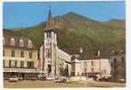 LARUNS (Pyrénées-Atlantiques ,64 ) La Place Et L'Eglise ;auto SIMCA ; B/TB - Laruns