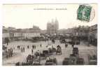 27 - LE NEUBOURG - Place Du Marché    - Animée - Nombreux Attelages - Le Neubourg