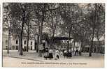 CPA 18 ST AMAND MONTROND - La Place Carree (Kiosque) - Saint-Amand-Montrond