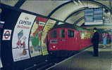 LONDON - TUBE TRAIN ENTERING PICCADILLY CIRCUS STATION - Piccadilly Circus