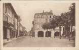 82 - BEAUMONT-de-LOMAGNE - Place Principale Et Rue De La République - Beaumont De Lomagne