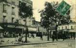 75 . PARIS .  19 Em . BOULEVARD DE LA VILLETTE A LA RUE REBEVAL. LA STATION DES AUTOBUS . ( COMMERCES ) - Paris (19)