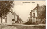 89.  AILLANT-SUR-THOLON. UNE RUE. ANIMATION. CYCLISTE. - Aillant Sur Tholon