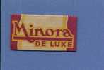 Une Lame De Rasoir  MINORA DE LUXE  (L44) - Hojas De Afeitar