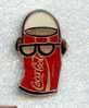 Pin´s Coca Cola Boite Lunettes De Soleil Et Casque Stéréo - Coca-Cola