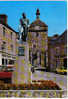 Carte Postale  50.  Bricquebec  Le Donjon Et La Statue Du Général  Le Marois - Bricquebec