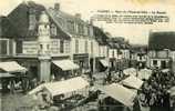 51 . FISMES . PLACE DE L´HOTEL DE VILLE . LE MARCHE ET LES COMMERCES (  CORRESPONDANCE MILITAIRES  ) - Fismes