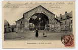 CPA 41.-ROMORANTIN.-La Halle Aux Grains, 2 Femmes Posent.- - Romorantin