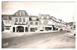 14 - PONT D´OUILLY - Hôtel De Ville Et Rue De La République    ( 2CV Et Traction) - Pont D'Ouilly