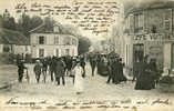 78 - YVELYNES - HOUDAN - RUE De PARIS - JOUR De FOIRE ST MATHIEU - DEVANTURE CAFE HURE- POUSSETTE BEBE -CARTE Avant 1904 - Houdan