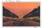 75 - Paris : L'Avenue Des Champs Elysées Et L'Arc De Triomphe, La Nut - Champs-Elysées