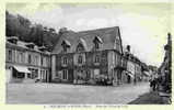 BEAUMONT-le-ROGER - Place De L'Hôtel De Ville - Beaumont-le-Roger