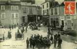 18 . SANCERRE . PLACE DE LA HALLE LE MARCHE .BELLE ANIMATION. - Sancerre