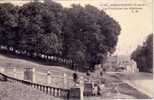 Dampierrre - La Fontaine Du Chateau - Dampierre En Yvelines