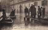 CRUE DE LA SEINE PARIS L'embarcadére De La Rue De Bellechasse Janvier 1910 Cpa Animée - Inondations