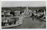 30 - GARD - AIGUES MORTES - CANAL De BEAUCAIRE - TRES BELLE VUE - CPSM 9 X 14 YVON 2058 - Aigues-Mortes