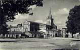 D17 - CPSM- PONT L´ABBE D´ARNOULT - PLACE DU GENERAL DE GAULLE ET L´EGLISE - Pont-l'Abbé-d'Arnoult