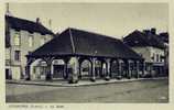 D95 - LUZARCHES -  VUE SUR LA HALLE - Luzarches