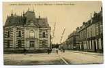 CPA 51.-SAINTE-MENEHOULD.-La Caisse D'Epargne-Avenue Victor Hugo.-animé -(al 54) - Sainte-Menehould