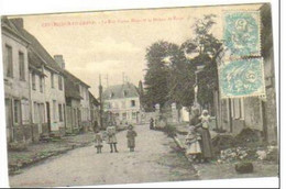 CREVECOEUR LE GRAND    La Rue Victor Hugo Et Le Bureau De Poste - Crevecoeur Le Grand