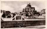 53 MAYENNE Stélé Américaine Et Basilique Notre Dame - Mayenne